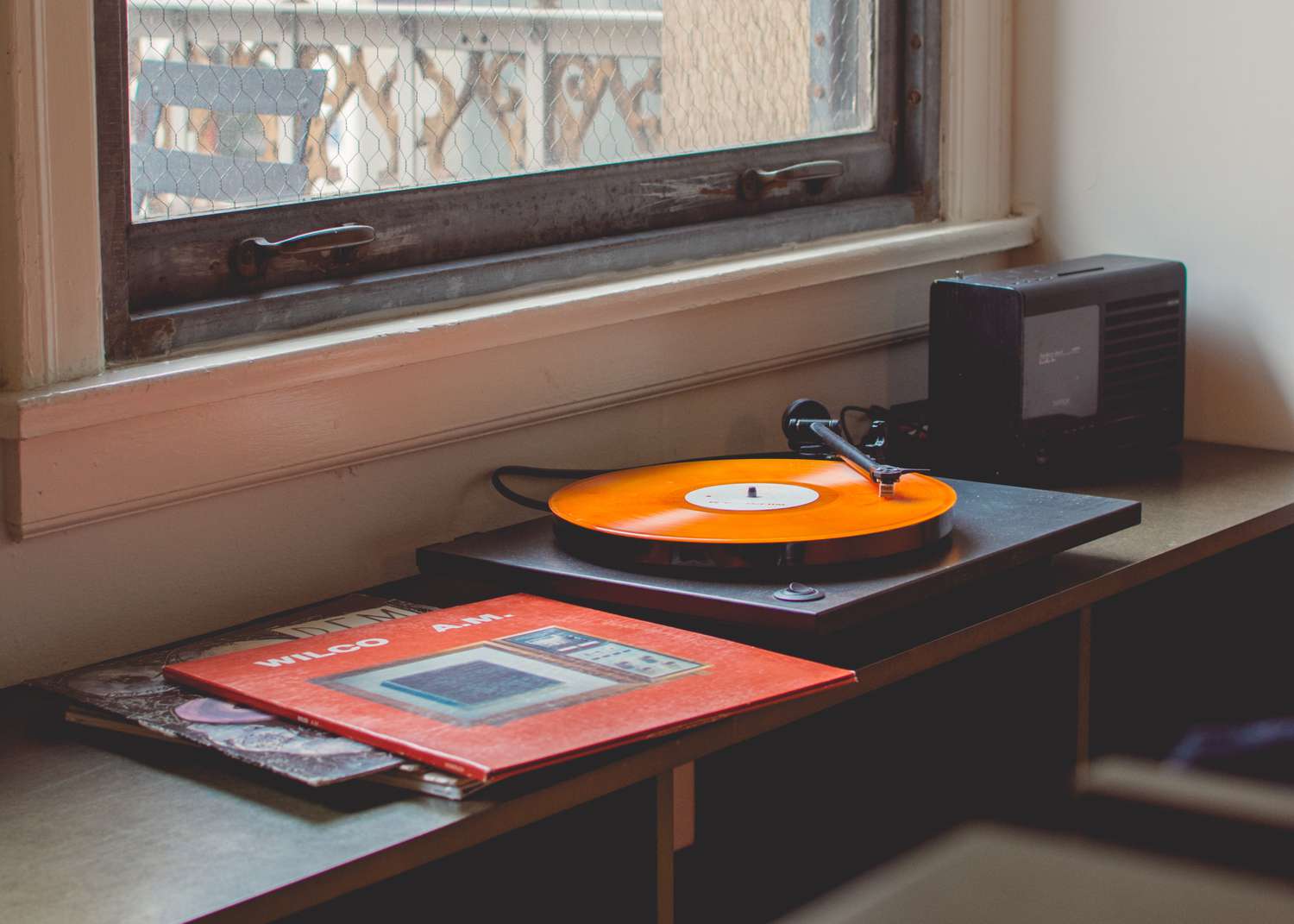 Bluetooth turntable: a good companion for music and a good friend for users插图