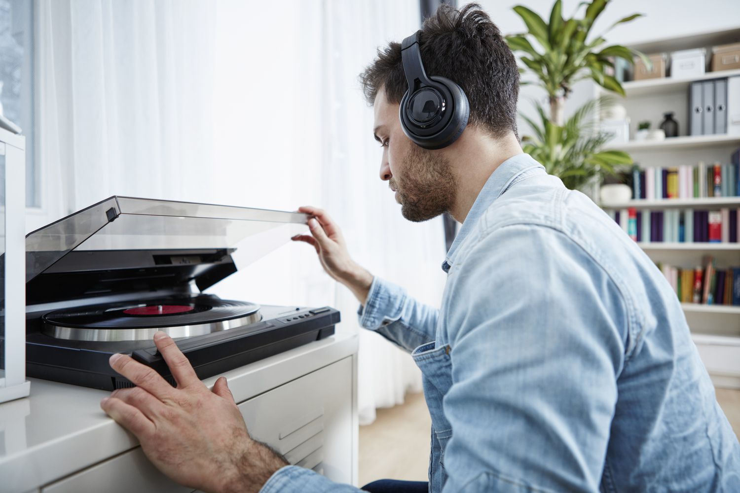Wireless Freedom: Enjoy Vinyl Records Anywhere with a Bluetooth Turntable插图