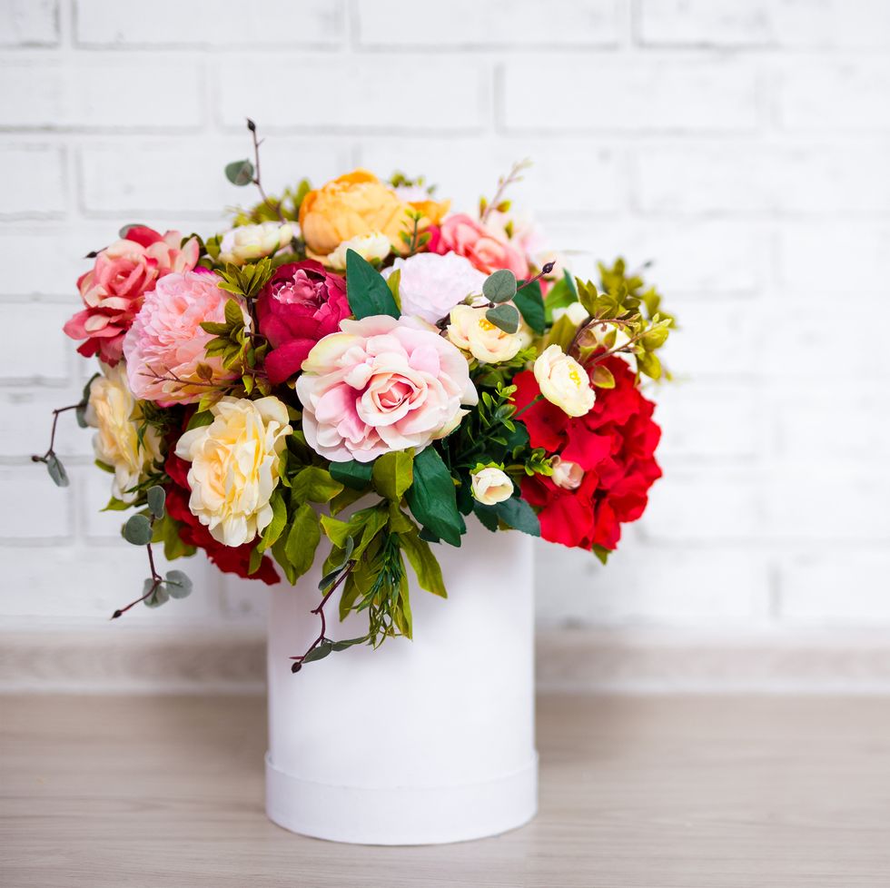 Transform Your Space: A Guide to Arranging Flowers in a Vase插图3