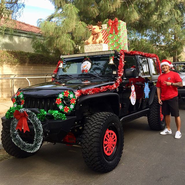 Deck the Halls (and Roof) with Jeep Christmas Cheer缩略图