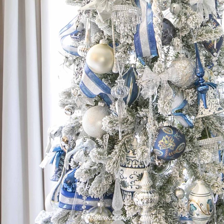 A Winter Wonderland: White Christmas Tree with Blue Decorations缩略图