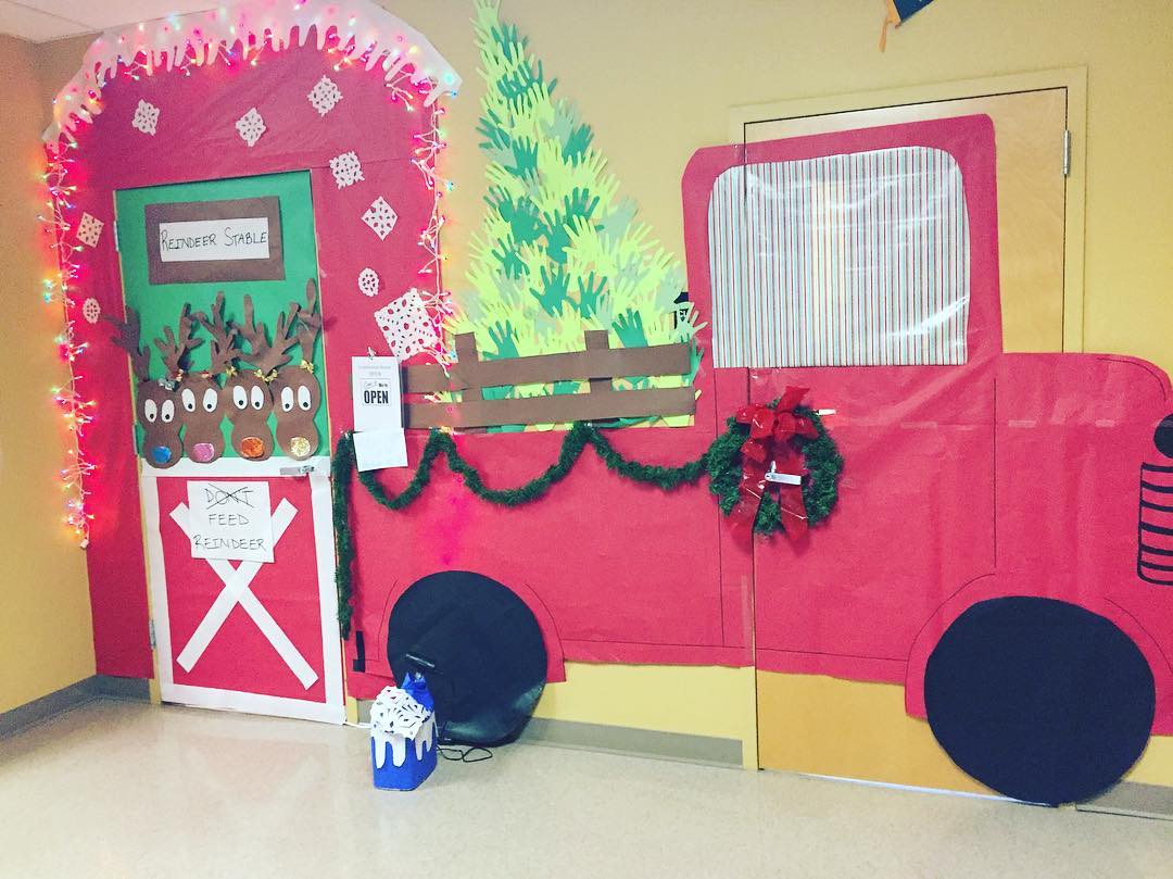 classrooms decorated  for christmas
