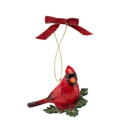 A Cardinal Christmas: Bringing Cheer with Vibrant Bird Decorations插图2