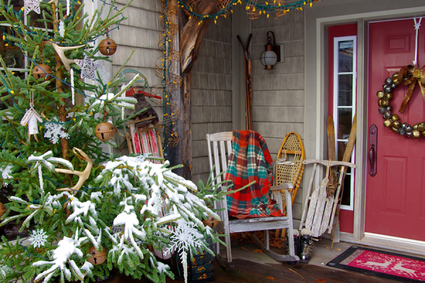 Deck the Halls: Rustic Charm for Your Christmas Porch缩略图