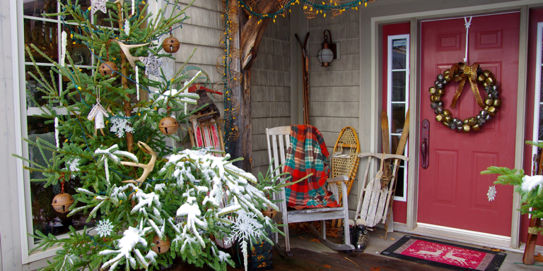 Deck the Halls: Rustic Charm for Your Christmas Porch缩略图