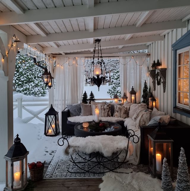 rustic front porch  christmas decorating ideas