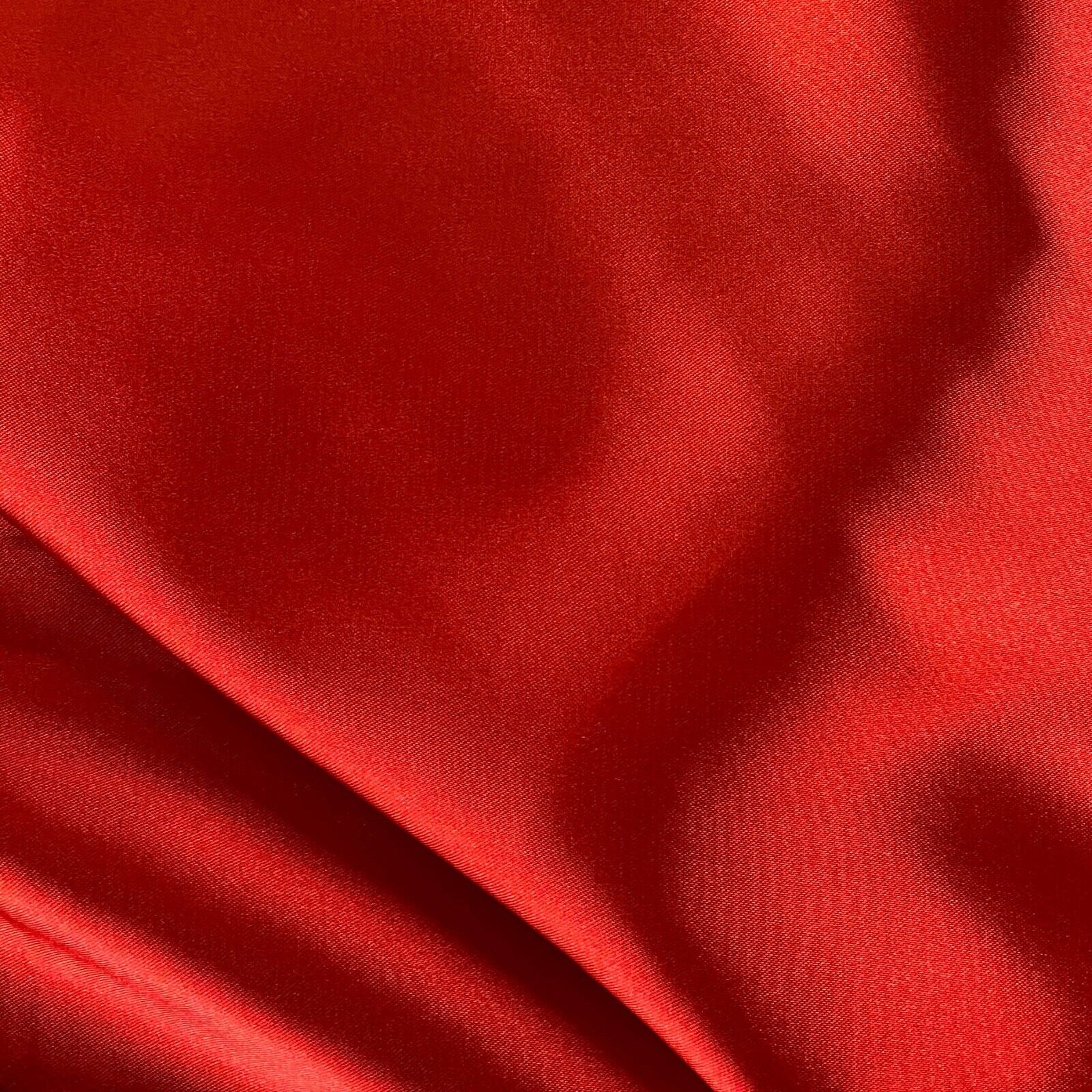 Satin: The Fabric of Luxury and Elegance插图2