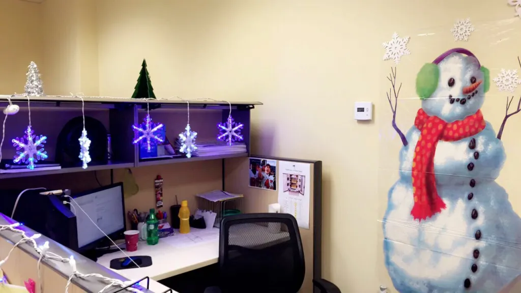 christmas cubicle  decorating ideas