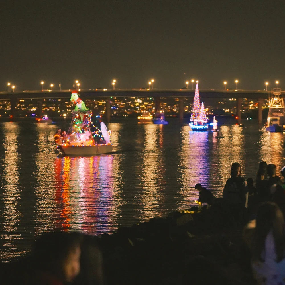 christmas boat parade decorating