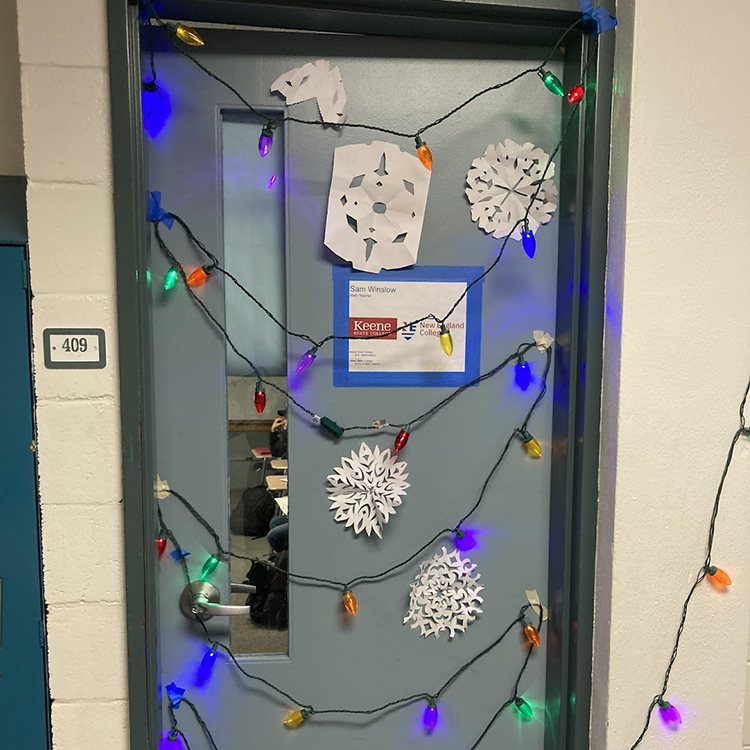 christmas door decorating