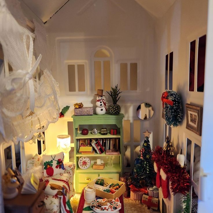 decorating a dollhouse for christmas