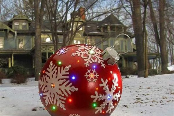 giant christmas decor